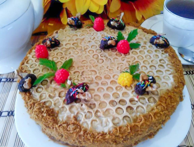 Bee Cake