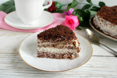 Cake with raisins and nuts