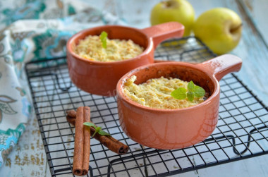Apple crumble with apples