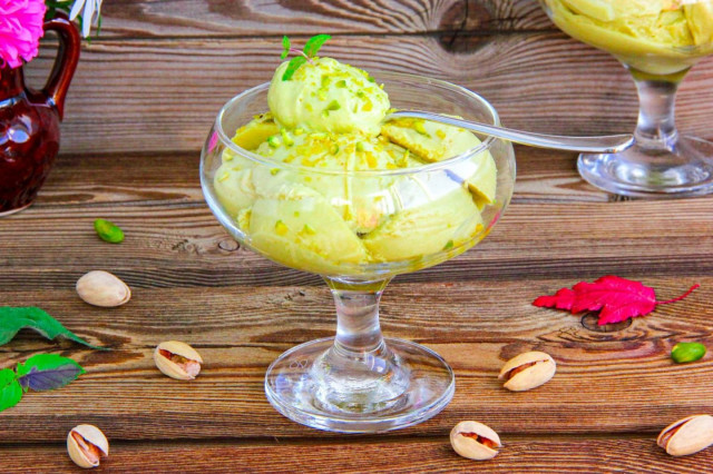 Homemade pistachio ice cream