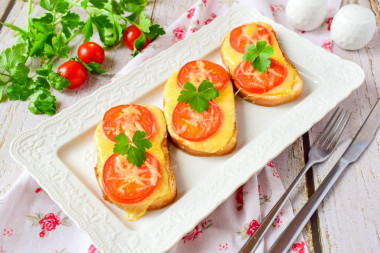 Hot sandwiches with tomato loaf cheese and garlic