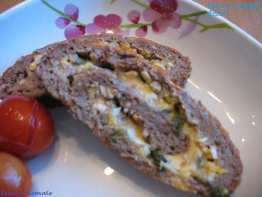 Minced meat roll with egg and cheese