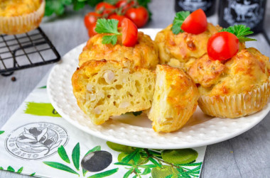 Chicken muffins with cheese