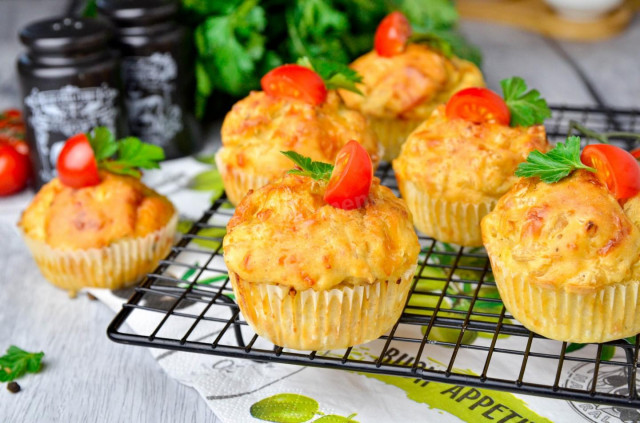 Chicken muffins with cheese
