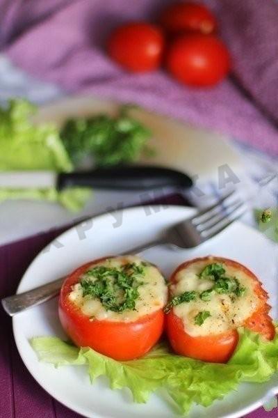 Chicken fillet baked with tomatoes and cheese