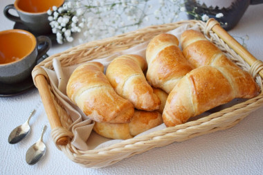 Puff pastry croissants with boiled condensed milk