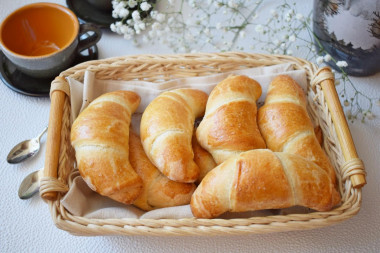 Puff pastry croissants with boiled condensed milk