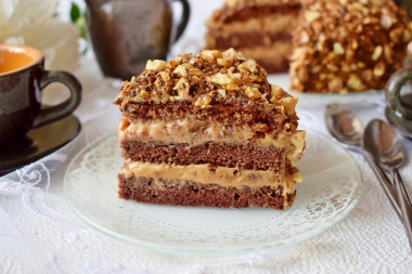 Cake with walnuts and boiled condensed milk