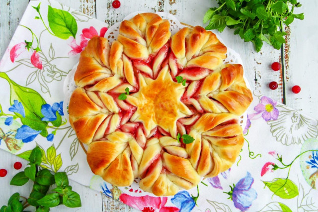 Yeast Dough Flower pie