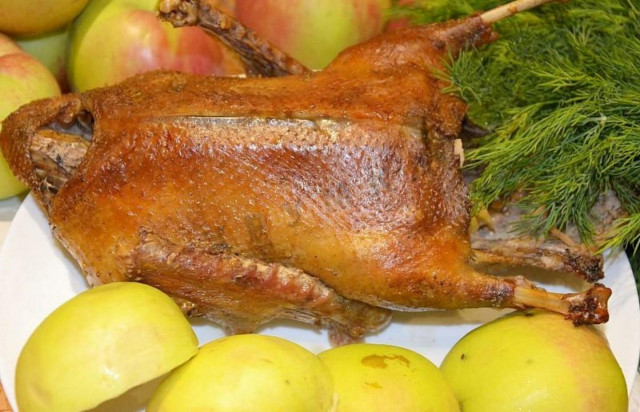 Baked duck with apples in the sleeve