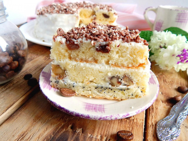 Cake with poppy seeds, walnuts and raisins