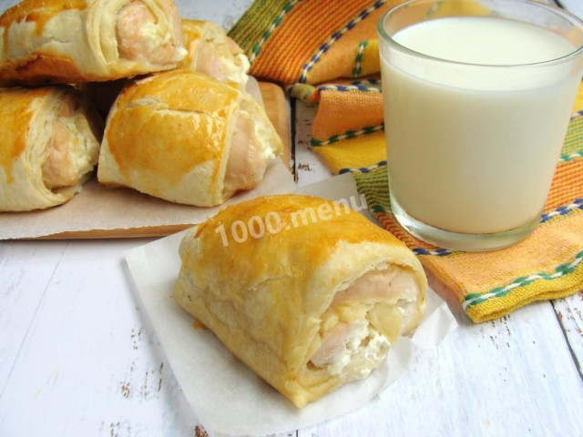 Chicken with cheese in puff pastry