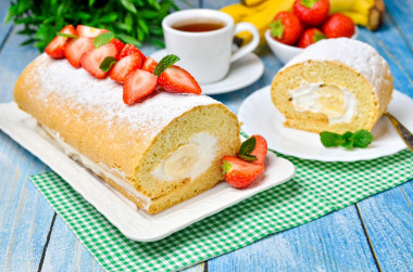 Sponge roll with banana