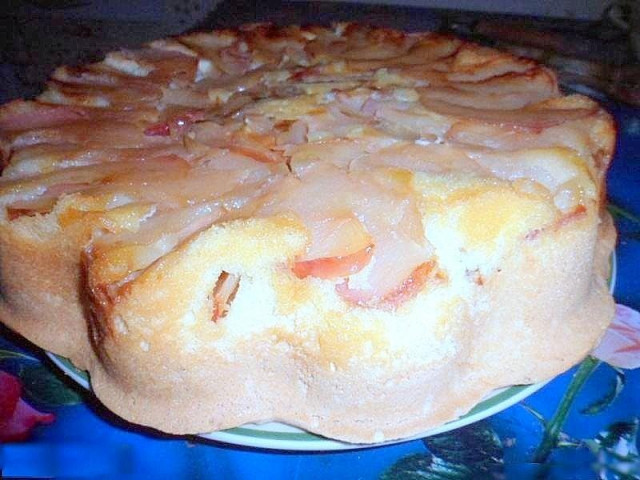 Pie Guests on the doorstep stuffed with apples