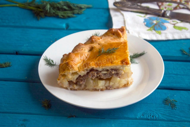 Minced meat and potato pie