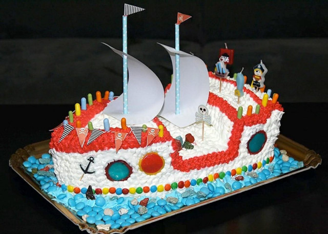 Ship Cake with mascarpone