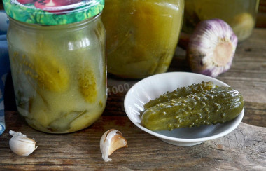 Sour pickles for winter in jars without vinegar