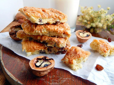Cookies with walnuts and raisins