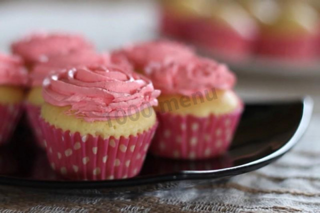 Cupcakes with buttercream