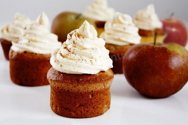 Cupcake with apples and cinnamon