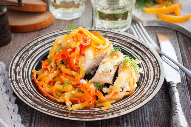 Chicken breast with bell pepper