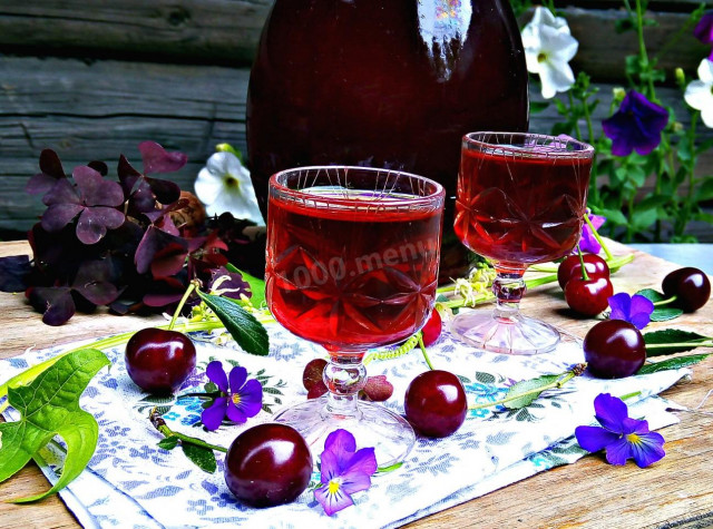 Cherry liqueur at home