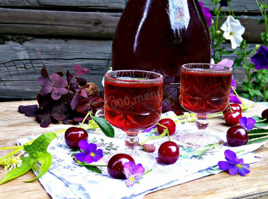 Cherry liqueur at home