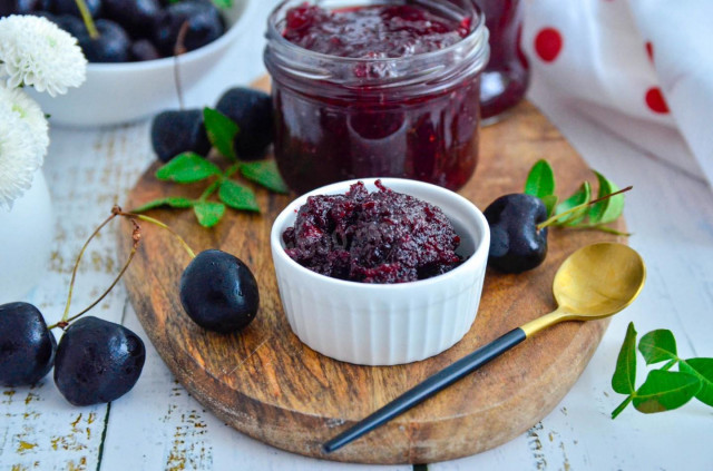 Seedless cherry jam for winter from cherries