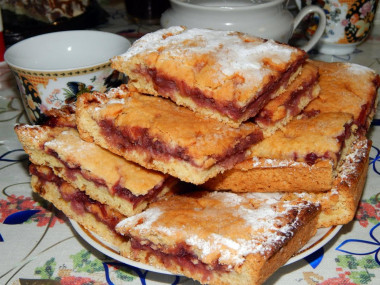 Shortbread pie with jam