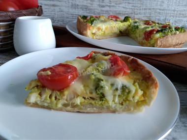 Quiche with chicken and broccoli