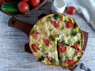 Quiche with chicken and broccoli