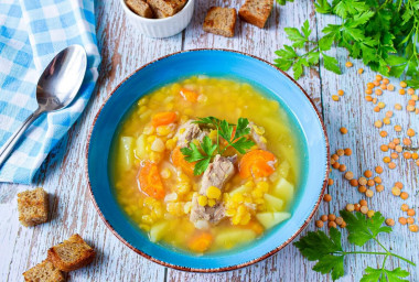 Pea soup with pork meat