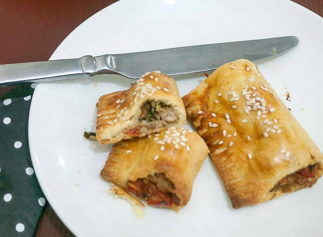 Minced meat puffs