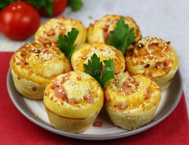 Rolls with sausage and cheese