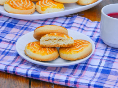 Simple cookies with milk