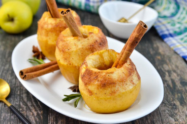 Baked apples with honey and cinnamon