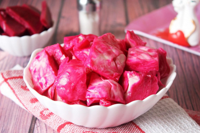 Pickled cabbage with instant beets