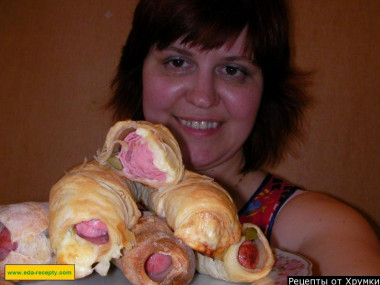 Sausages in ready-made puff pastry in the oven