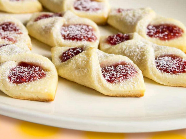 Cookies with raspberries and cottage cheese