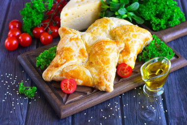 Khachapuri made from ready-made puff pastry