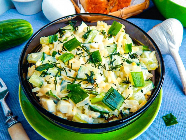 Salad with rice, cucumber and egg