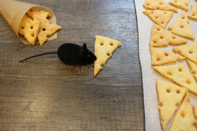 Crackers with cheese