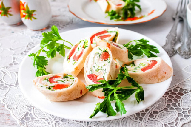 Pita bread with red fish and cottage cheese