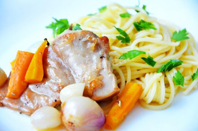 Rabbit stewed with carrots and onions