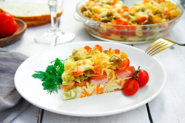 Pasta casserole with sausages