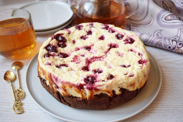 Brownies with cottage cheese and cherries