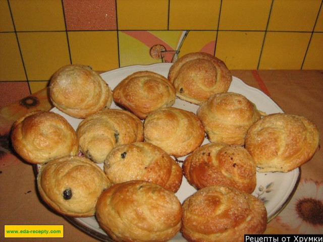 Viennese buns with raisins