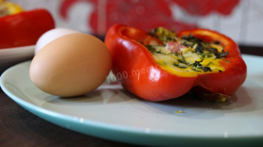 Fried eggs in bell pepper