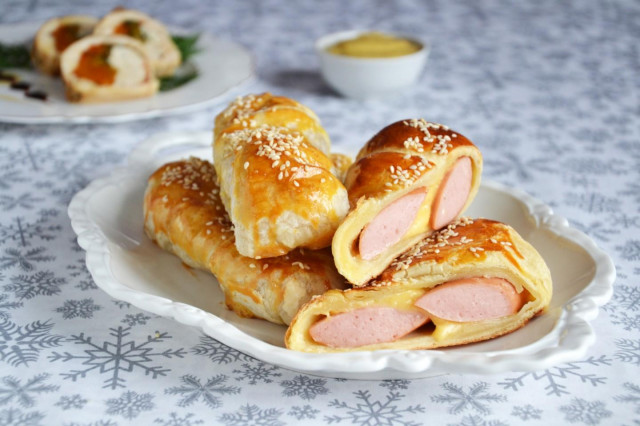 Sausages with cheese in puff pastry