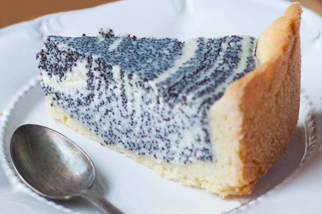 Cottage cheese and poppy seed pie